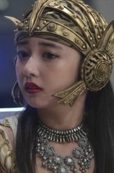 亚蕾娜