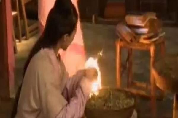 《艾草仙姑》剧照