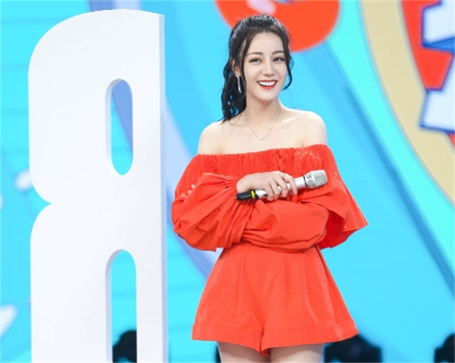 “宋凛”、“周放”做客《快乐大本营》 迪丽热巴变吃瓜群众