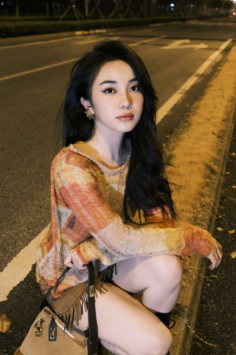  陈依
