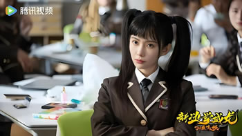 新逃学威龙：卧底高校