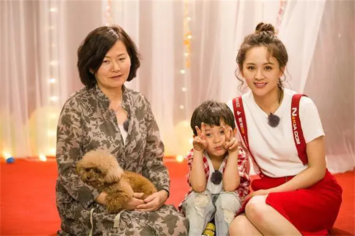 《妈妈是超人3》发布会 邓莎回应单亲传闻：都是假的！
